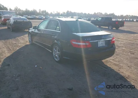 2013 Mercedes-Benz E 350 4Matic z USA, uszkodzony, nr VIN WDDHF8JB3DA749333